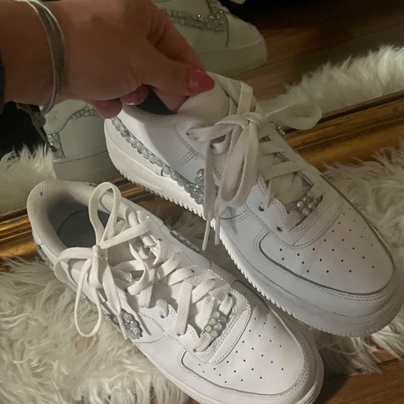 ( HOT hot SALE ) Nike white air forces With bling (LIKE NEW) - Picture 2 of 4